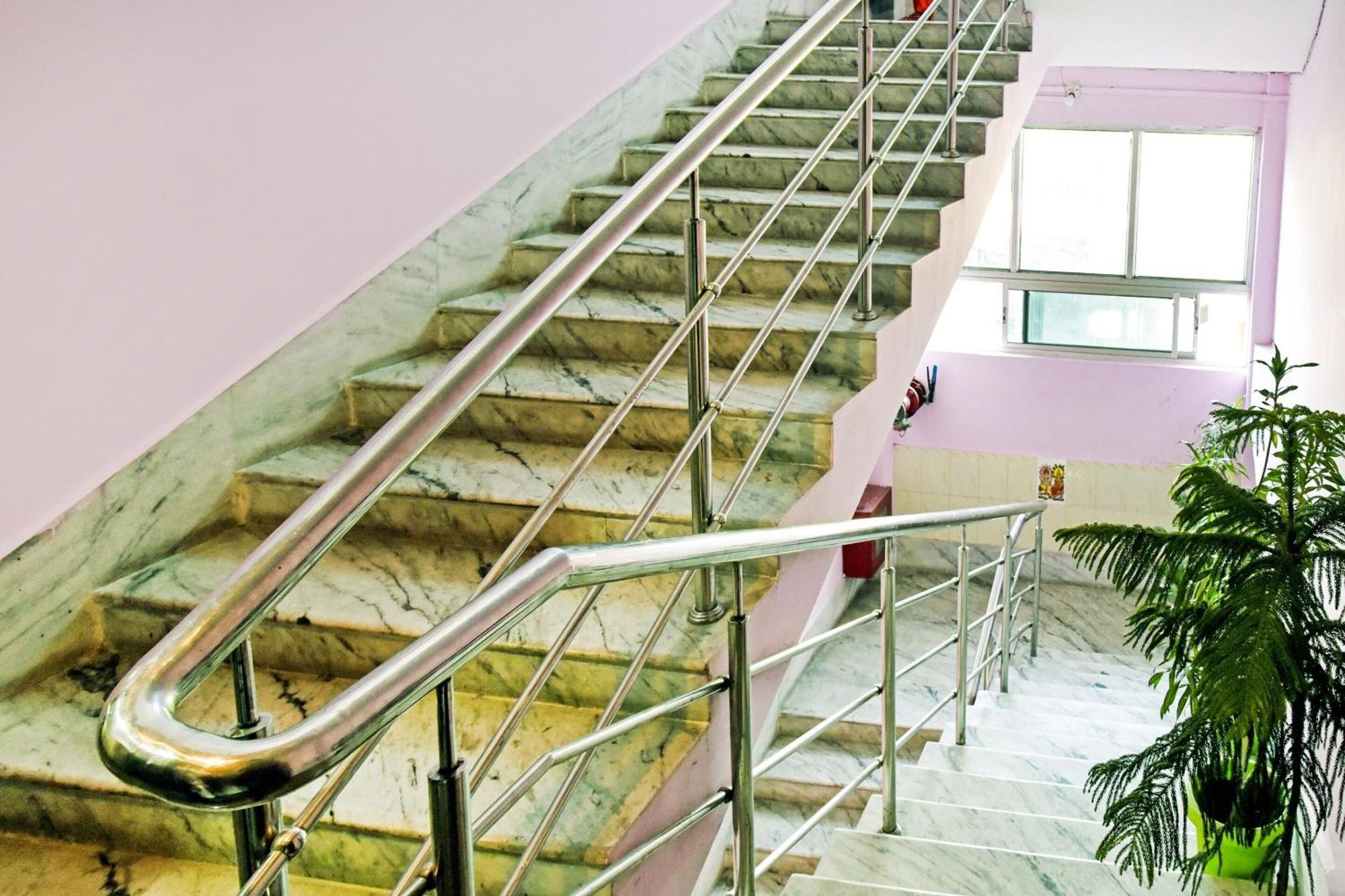 Super Hotel O Rainbow Tezpur Exteriör bild